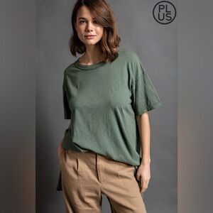 New Rae Mode Mineral Washed Short Sleeve Top with Side Slits in Army Green Sz 1X